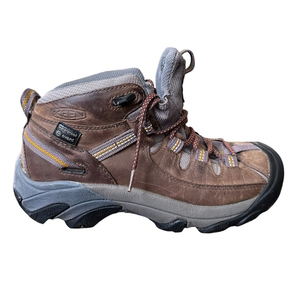 Keen waterproof hiking boots - Picture 1 of 7